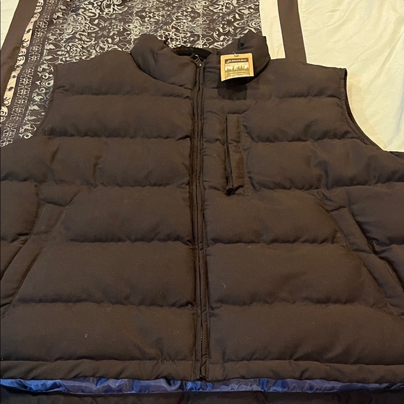 St. John's Bay Black Puffer Vest - Picture 2 of 8